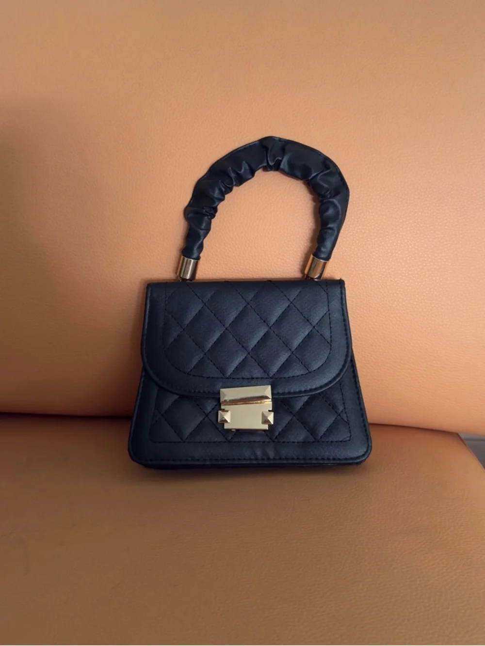 2for$8 Black & White Quilted Top-Handle Women's Bag / Clutch with Gold Hardware - Picture 5 of 9